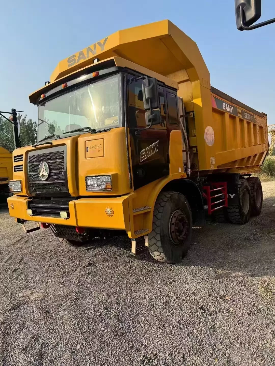 sany skt90s 6x4 60ton payload მაღალი გამავლობის სატვირთო გზატკეცილზე ფართო კორპუსის სამთო ნაგავსაყრელი