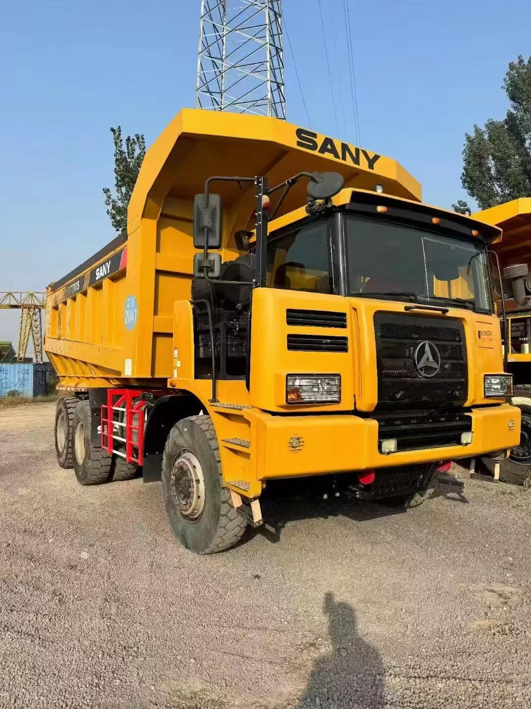 sany skt90s 6x4 60ton payload მაღალი გამავლობის სატვირთო გზატკეცილზე ფართო კორპუსის სამთო ნაგავსაყრელი