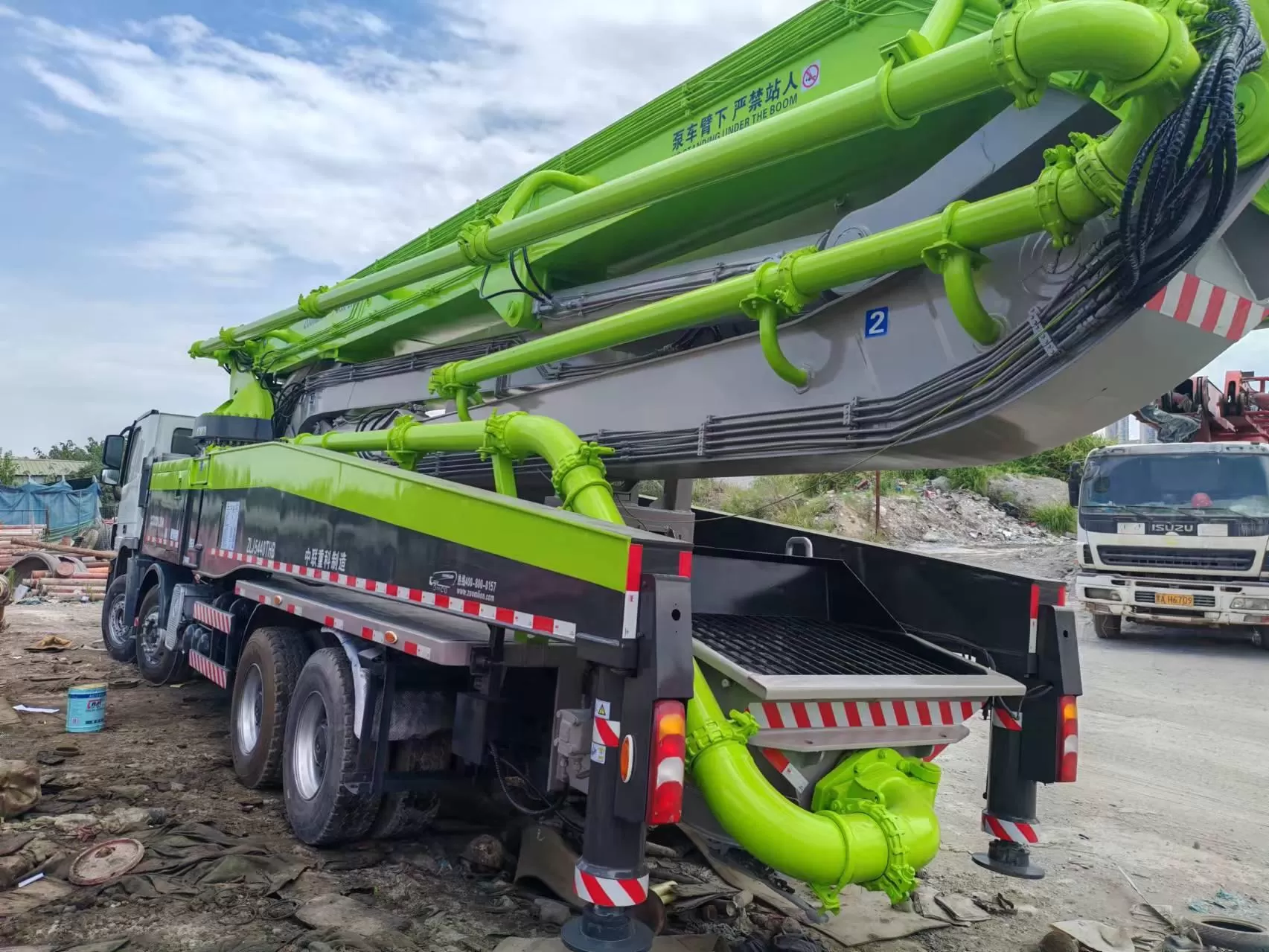 2012 zoomlion 56m boom pump truck- დამონტაჟებული ბეტონის ტუმბო მანქანა benz-ის შასიზე