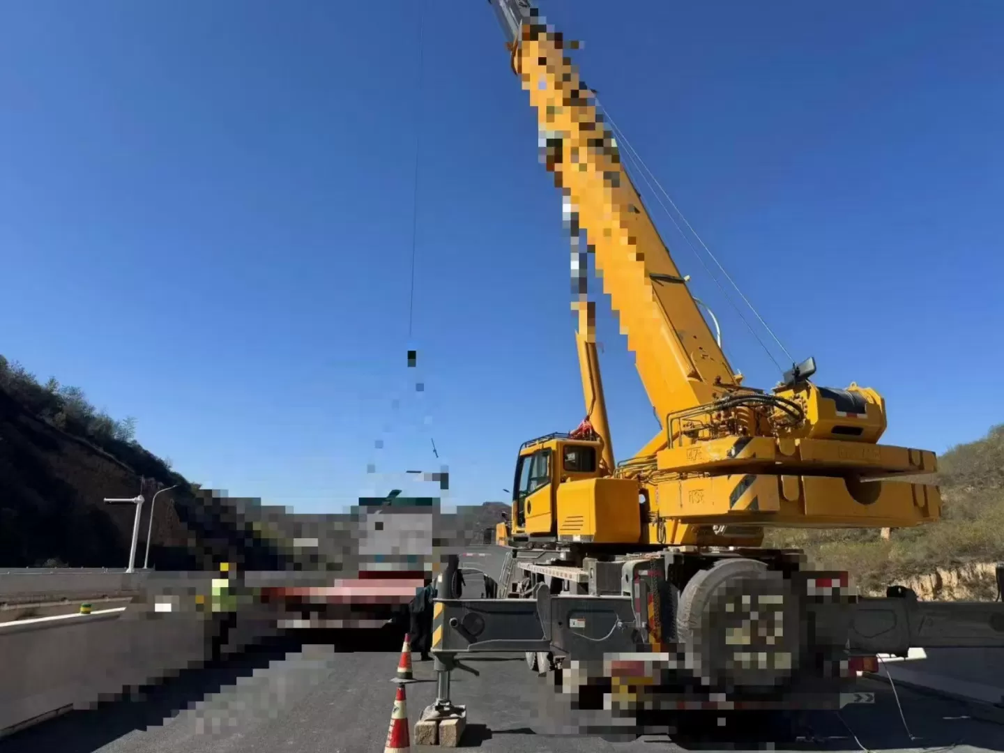 2022 მეორადი crane xcmg 100t qy100k სატვირთო ამწე ამწე მანქანა ბორბლებიანი ამწე