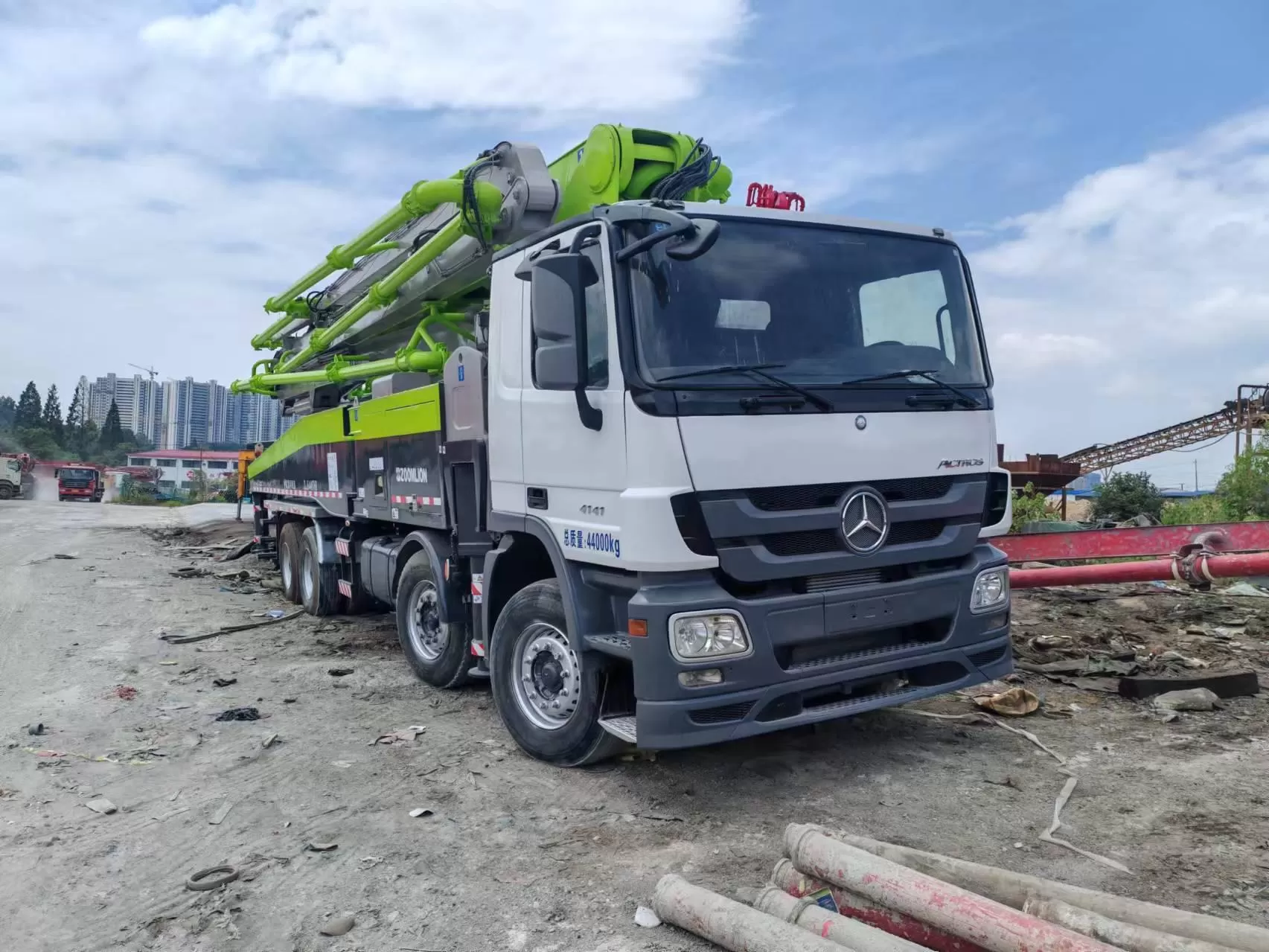 2012 zoomlion 56m boom pump truck- დამონტაჟებული ბეტონის ტუმბო მანქანა benz-ის შასიზე